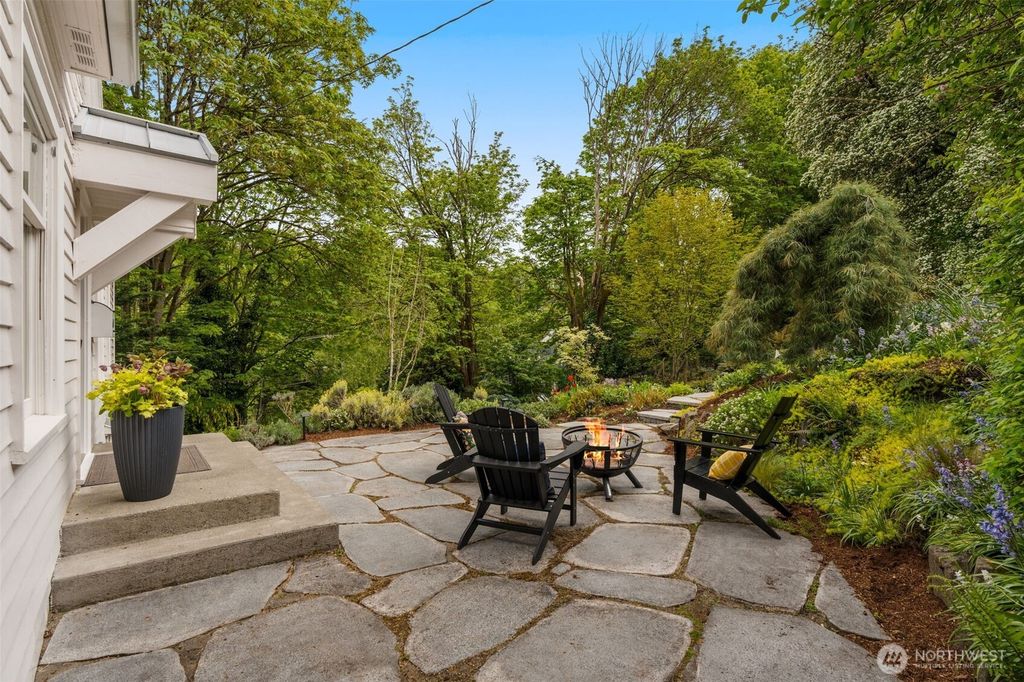 Photo of 316 W Newell Street, Seattle, WA 98119 (MLS # 2515283)