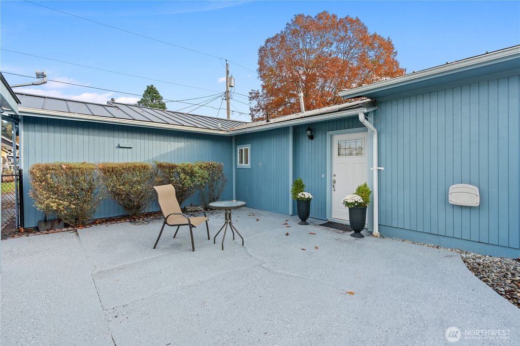 Photo of 208 Pike St St NE, Auburn, WA 98002 (MLS # 2457980)