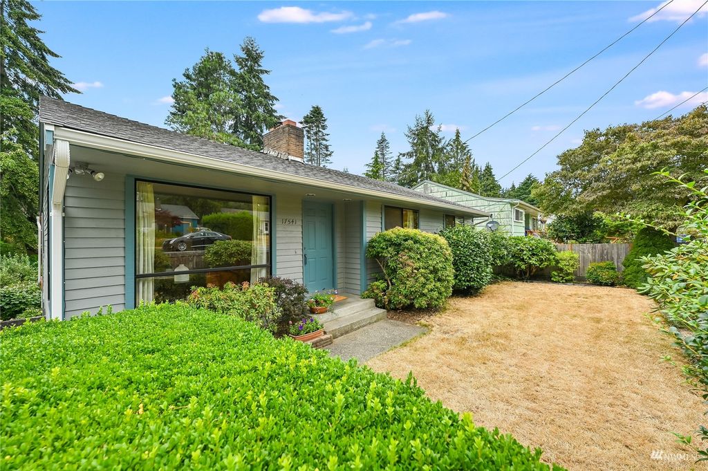 Photo of 17541 11th Avenue NE, Shoreline, WA 98155 (MLS # 1986055)