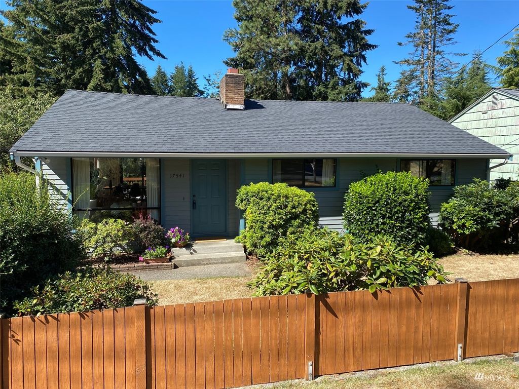 Photo of 17541 11th Avenue NE, Shoreline, WA 98155 (MLS # 1986055)