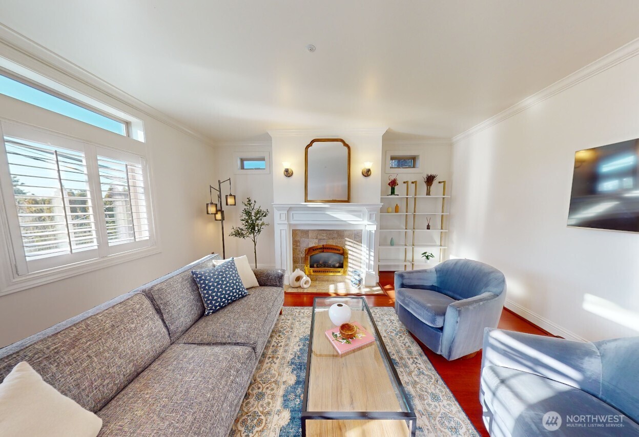 1823 Queen Anne Avenue N 202