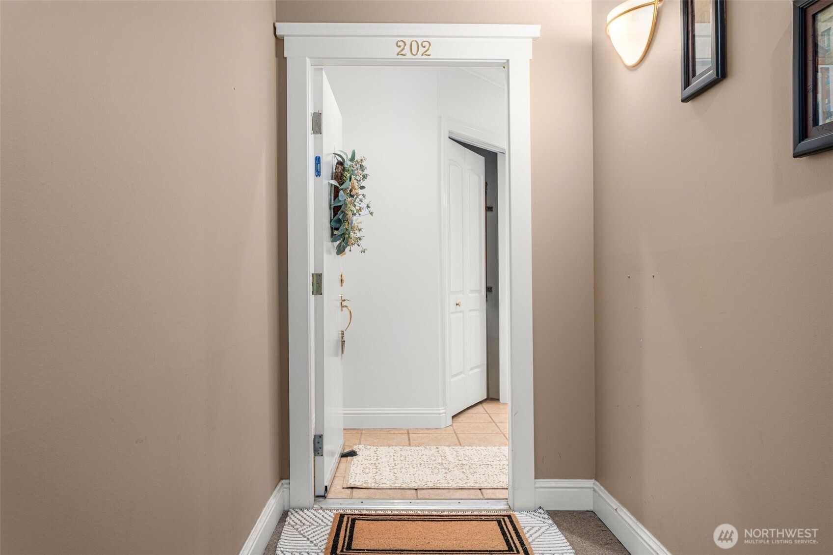 1823 Queen Anne Avenue N 202