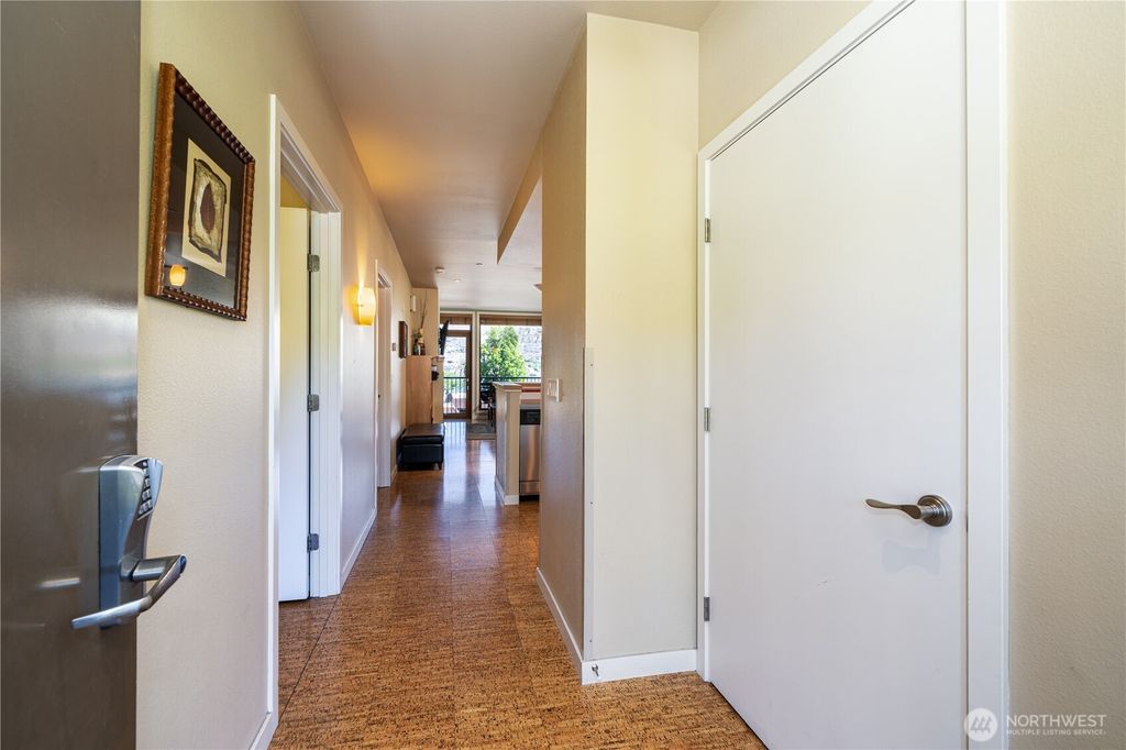 listing image 9367489983345297836