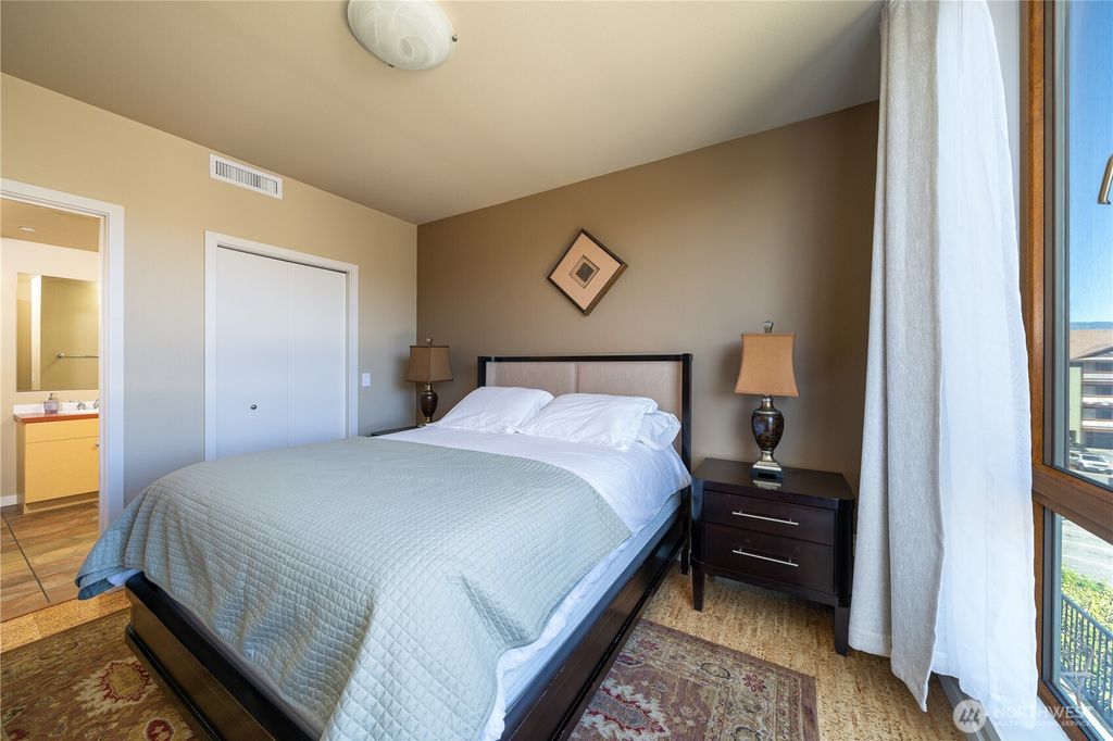 listing image 9362915865343189172
