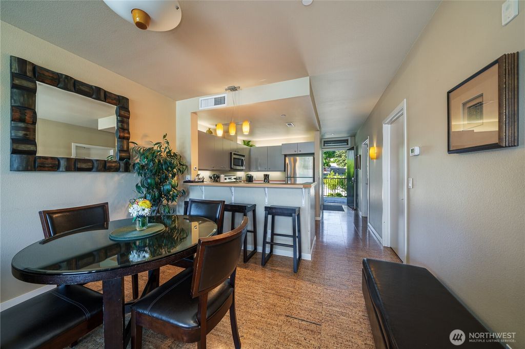 listing image 9369302067307113203