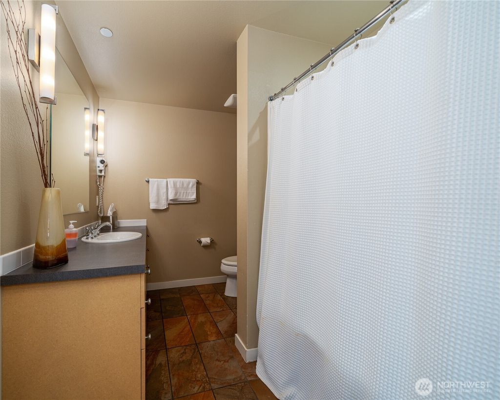 listing image 9365461180106054809