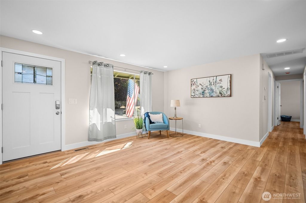 Photo of 16163 138th Avenue SE, Renton, WA 98058 (MLS # 2442721)