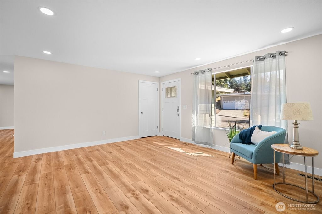 Photo of 16163 138th Avenue SE, Renton, WA 98058 (MLS # 2442721)