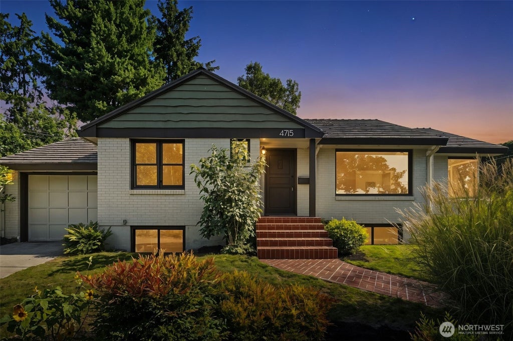 Photo of 4715 W Roberts Way, Seattle, WA 98199 (MLS # 2580252)