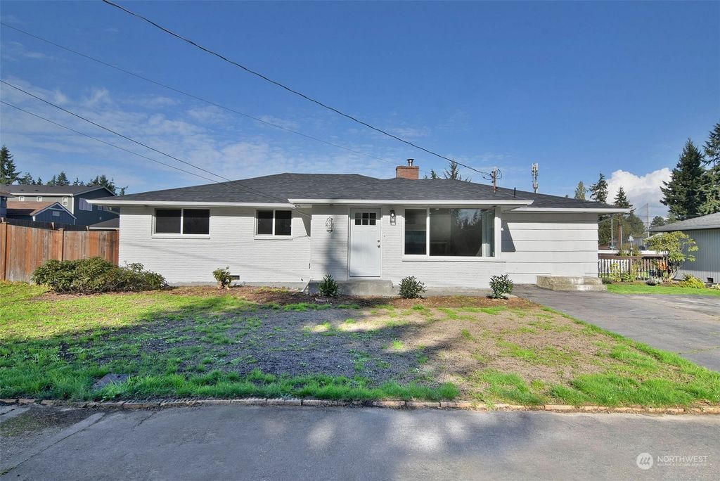 Photo of 529 Tamarack Avenue, Everett, WA 98203 (MLS # 2190151)