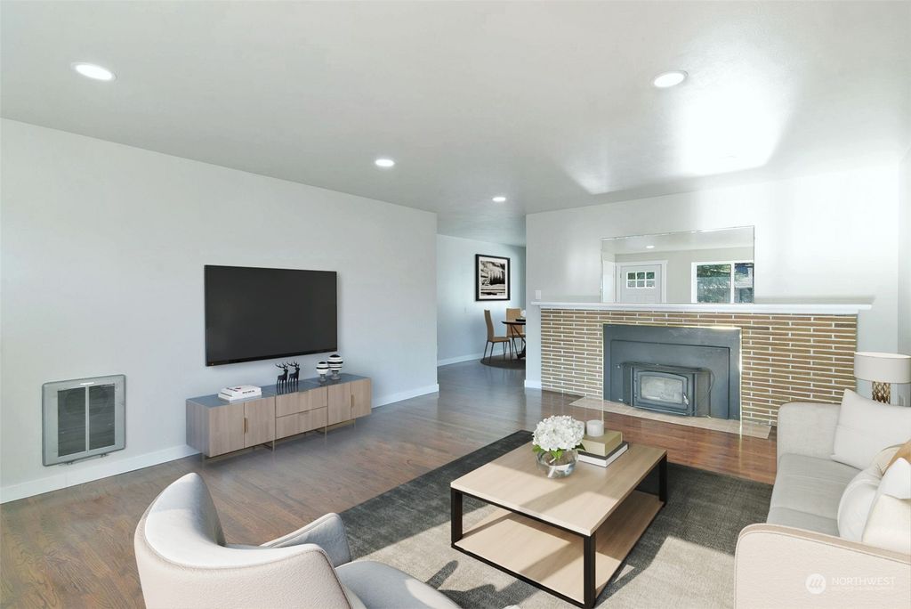 Photo of 529 Tamarack Avenue, Everett, WA 98203 (MLS # 2190151)