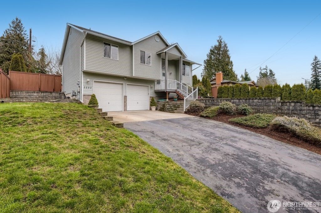 Photo of 3223 172nd Street SW, Lynnwood, WA 98037 (MLS # 2469639)