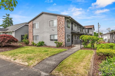 Photo of 1521 9th Avenue, Longview, WA 98632 (MLS # 2533270)