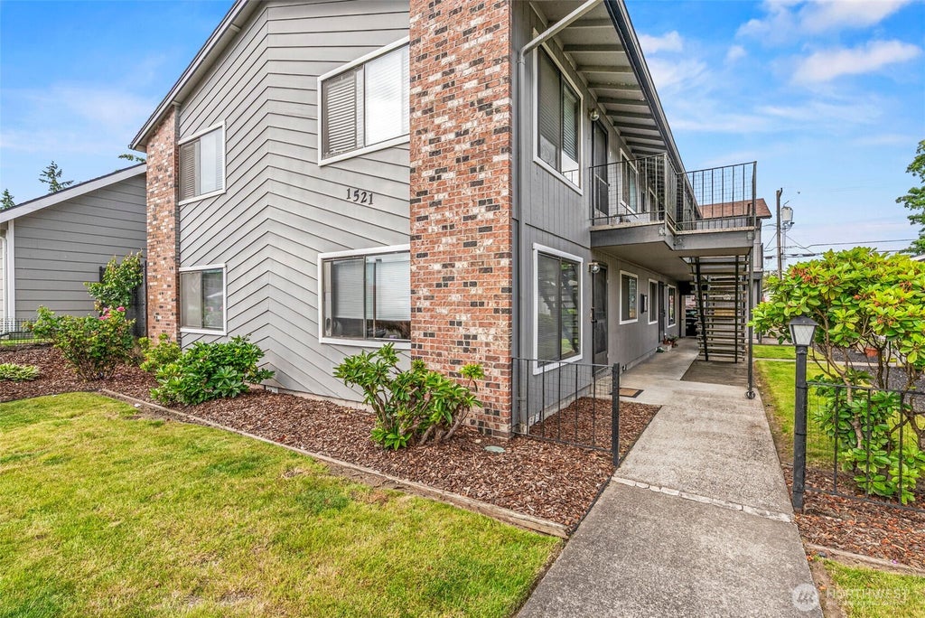 Photo of 1521 9th Avenue, Longview, WA 98632 (MLS # 2533270)