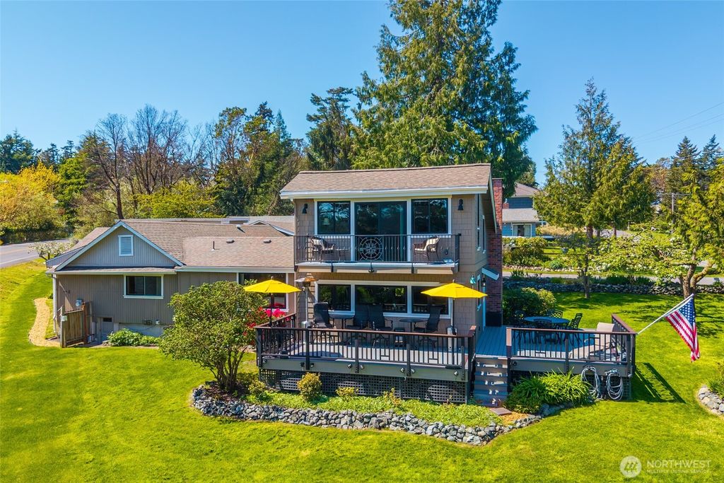Photo of 305 NW Coveland Street, Coupeville, WA 98239 (MLS # 2519250)