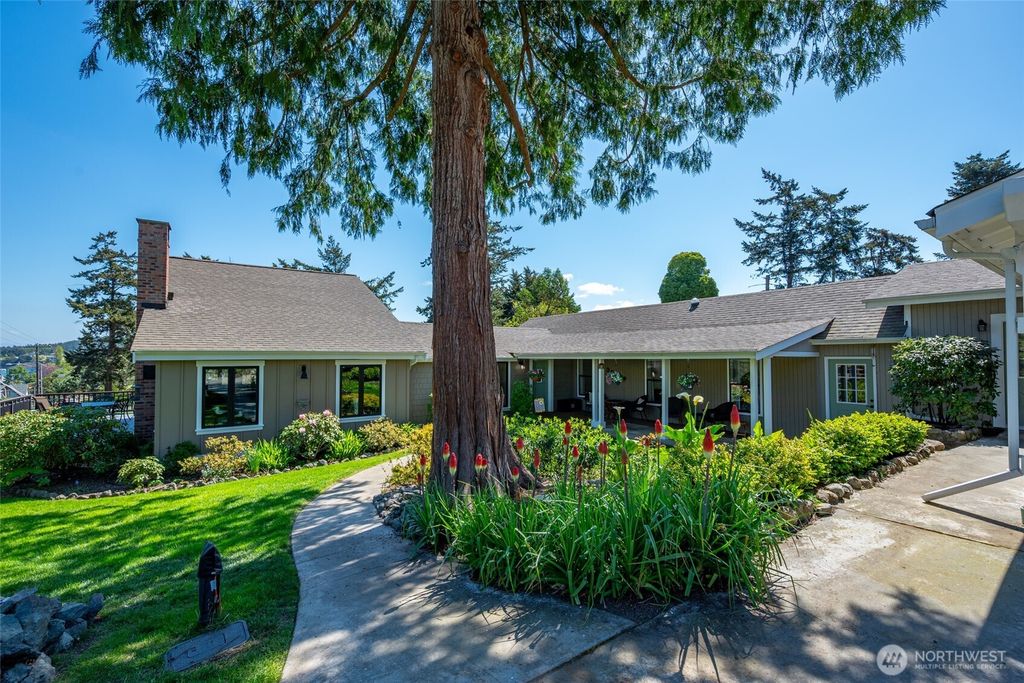 Photo of 305 NW Coveland Street, Coupeville, WA 98239 (MLS # 2519250)