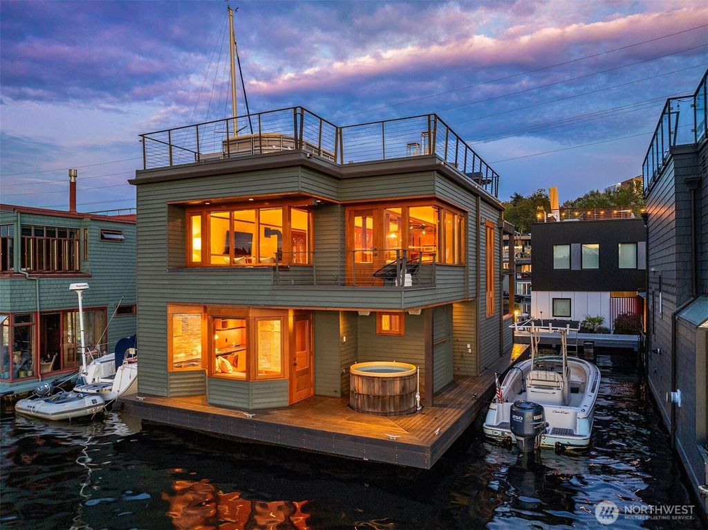 Photo of 10 E Roanoke Street #5, Seattle, WA 98102 (MLS # 2409426)