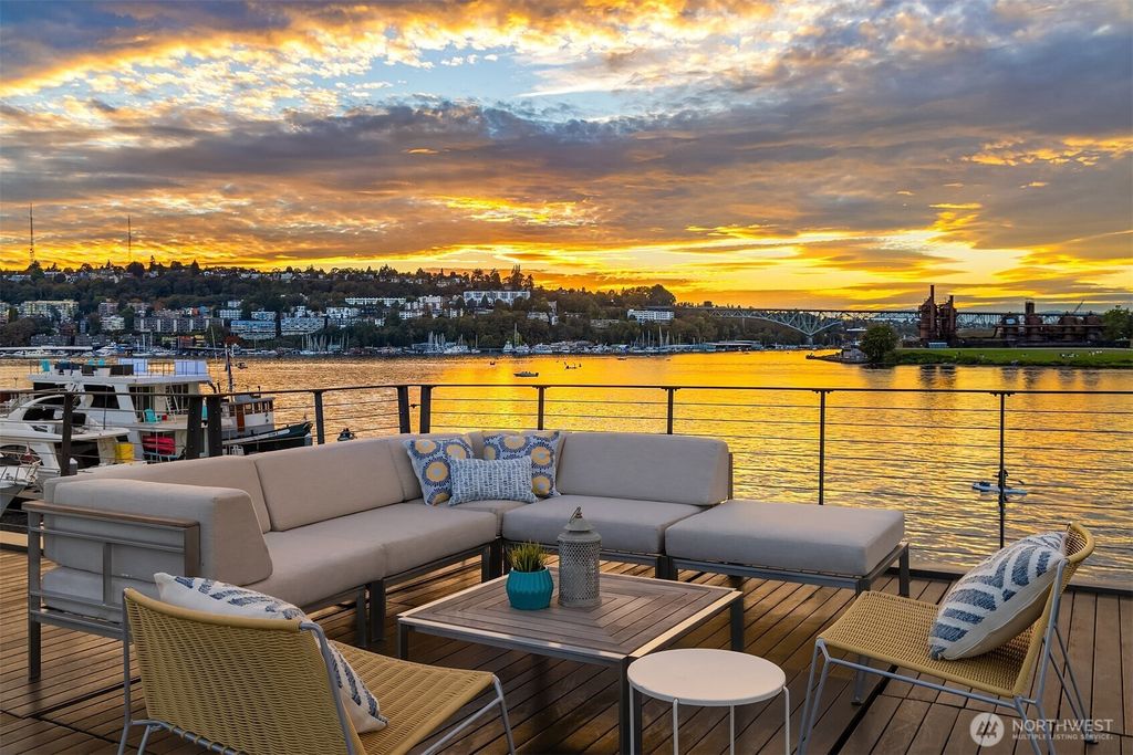 Photo of 10 E Roanoke Street #5, Seattle, WA 98102 (MLS # 2409426)