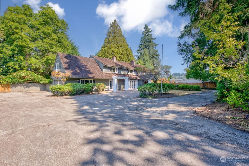 Photo of 7838 NE 14th Street, Medina, WA 98039 (MLS # 2224871)