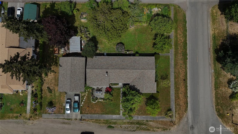 402 W Maple Street