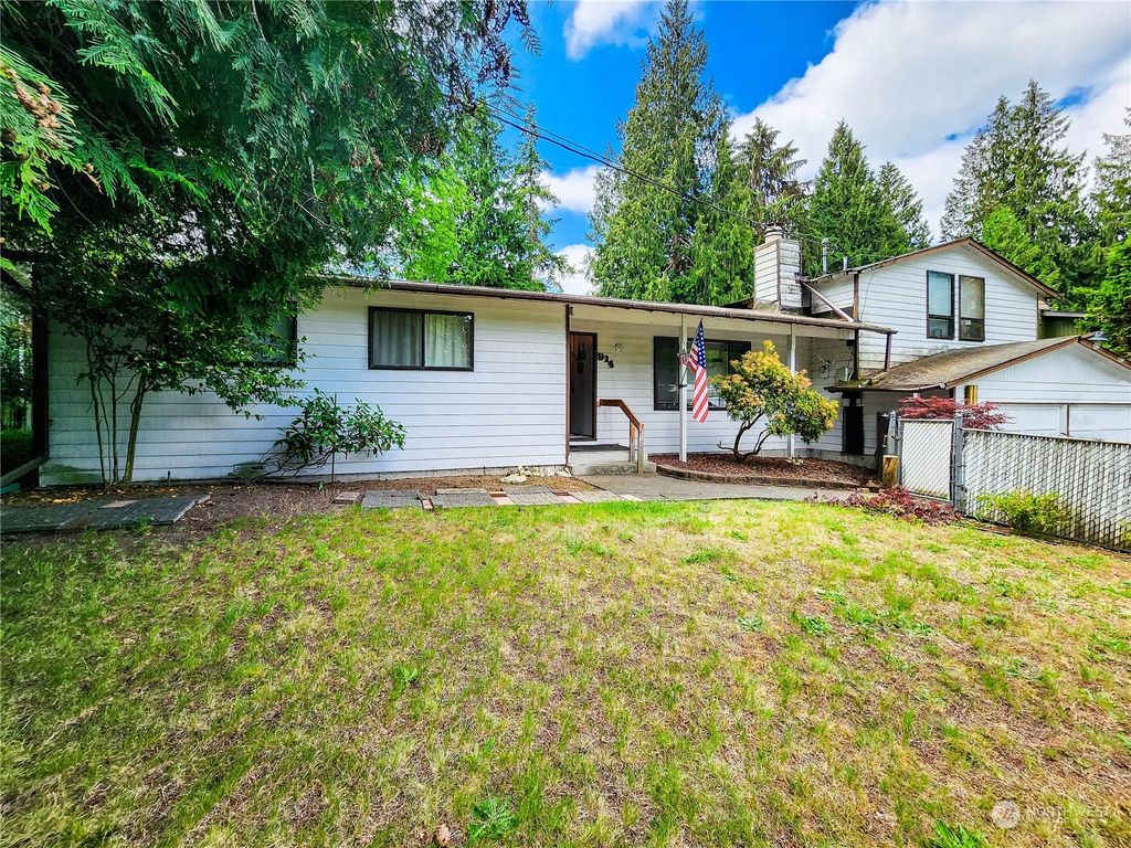 Photo of 914 198th Place SW, Lynnwood, WA 98036 (MLS # 2125695)