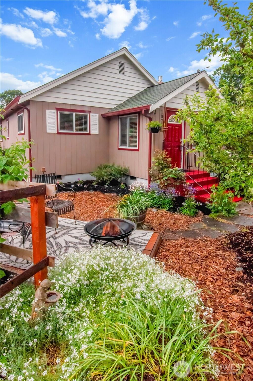 Photo of 10704 Broadway Avenue S, Tacoma, WA 98444 (MLS # 2524017)
