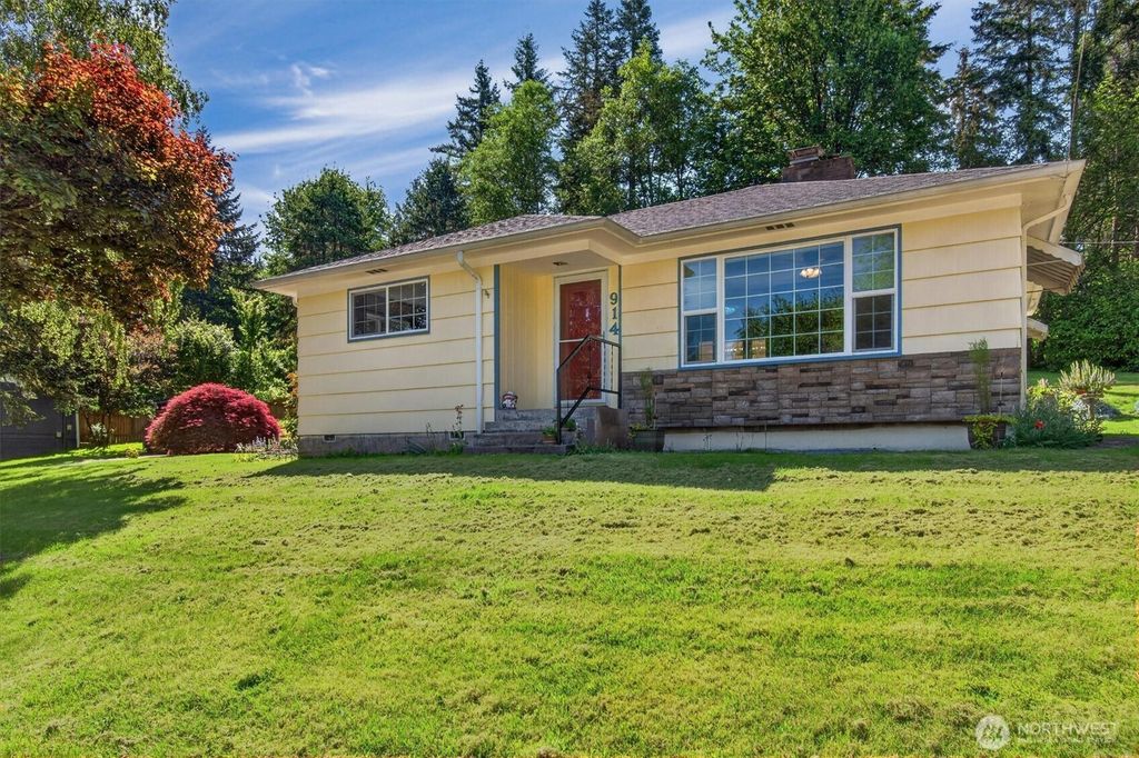 Photo of 914 Coal Creek Road, Longview, WA 98632 (MLS # 2521739)