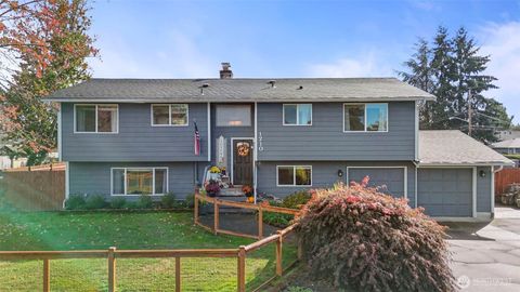 Photo of 1710 12th Avenue NW, Puyallup, WA 98371 (MLS # 2439421)