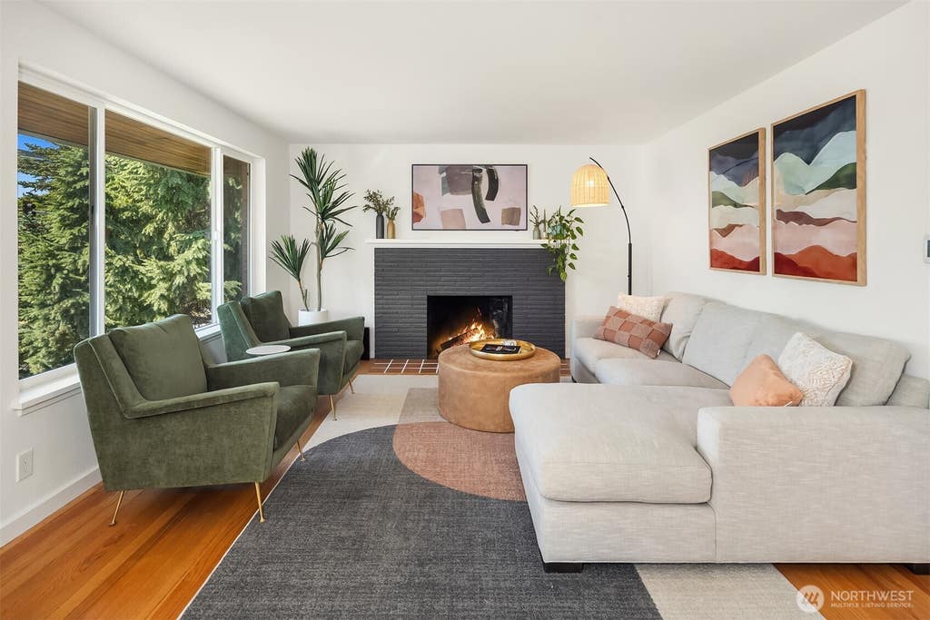 Photo of 2502 NE 68th Street, Seattle, WA 98115 (MLS # 2572123)