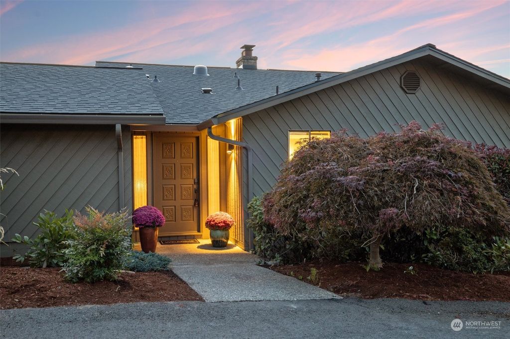 Photo of 1200 N 38th Street, Renton, WA 98056 (MLS # 2297343)