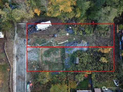 Photo of 916 Cedar Street, Kent, WA 98030 (MLS # 2448957)