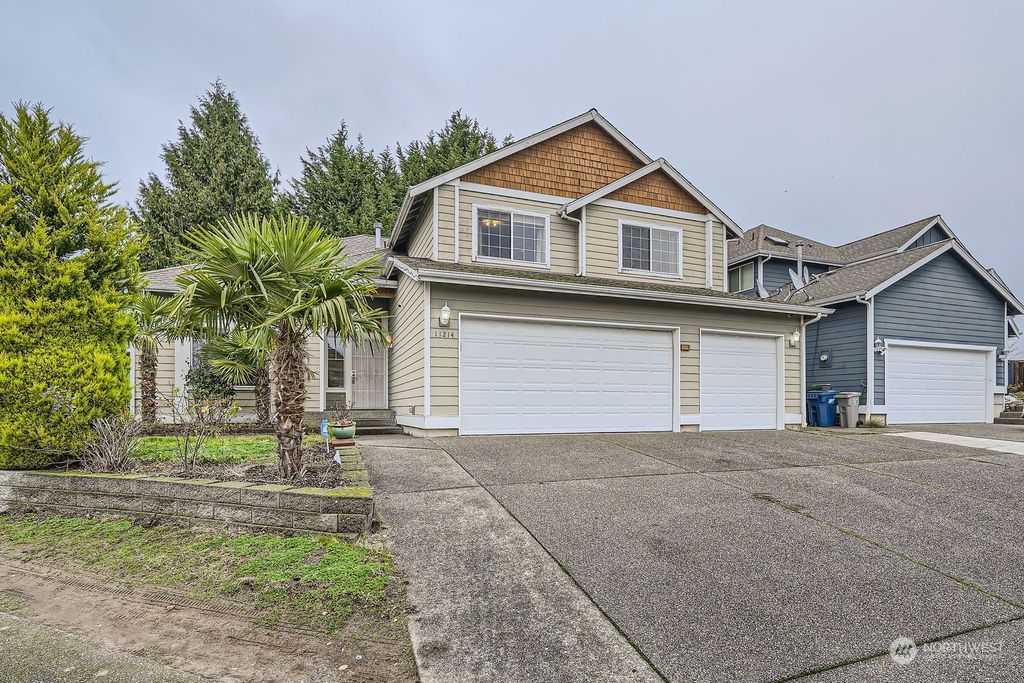 Photo of 11214 SE 265th Place, Kent, WA 98030 (MLS # 2319854)