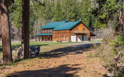 Photo of 710 Antoine Creek Road, Chelan, WA 98816 (MLS # 2542645)