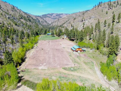 Photo of 710 Antoine Creek Road, Chelan, WA 98816 (MLS # 2542645)