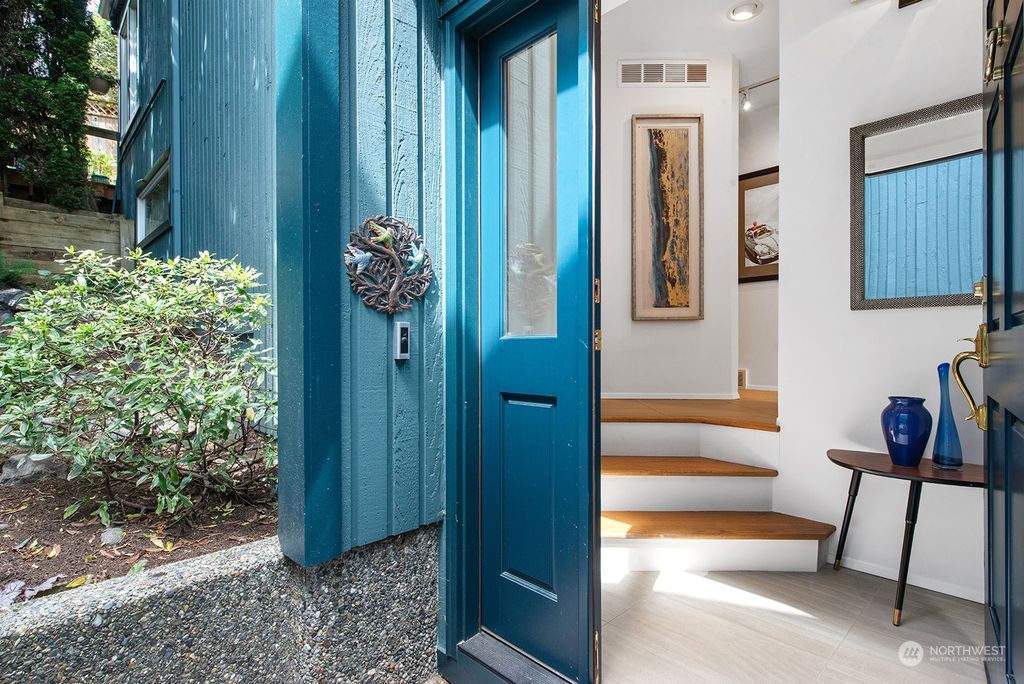 Photo of 2915 4th Avenue W, Seattle, WA 98119 (MLS # 2125296)