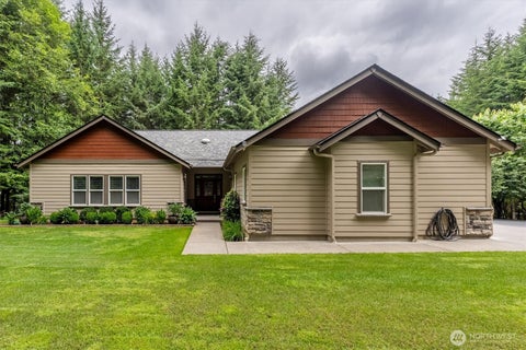 Photo of 347 Ferncrest Road, Longview, WA 98632 (MLS # 2565812)
