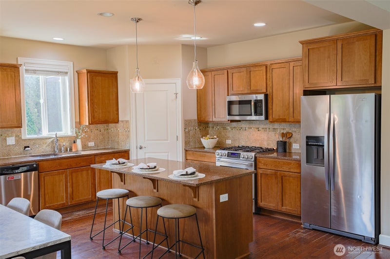 208 Ilwaco Place SE