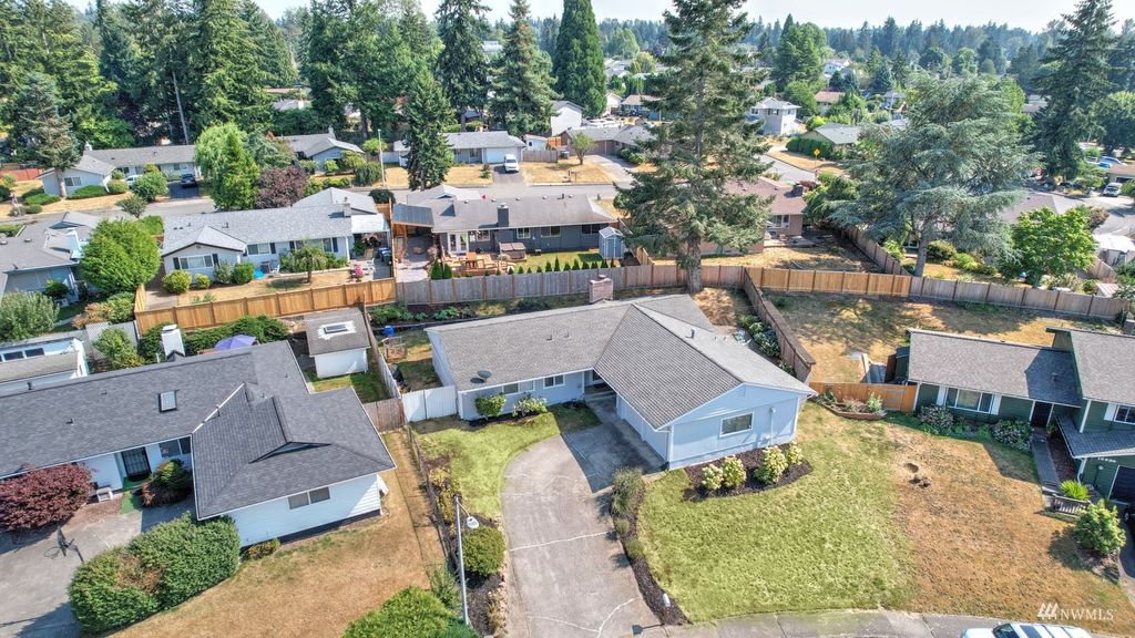 Photo of 16624 126th Place SE, Renton, WA 98058 (MLS # 1991906)