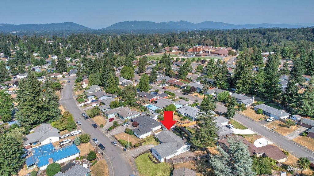 Photo of 16624 126th Place SE, Renton, WA 98058 (MLS # 1991906)