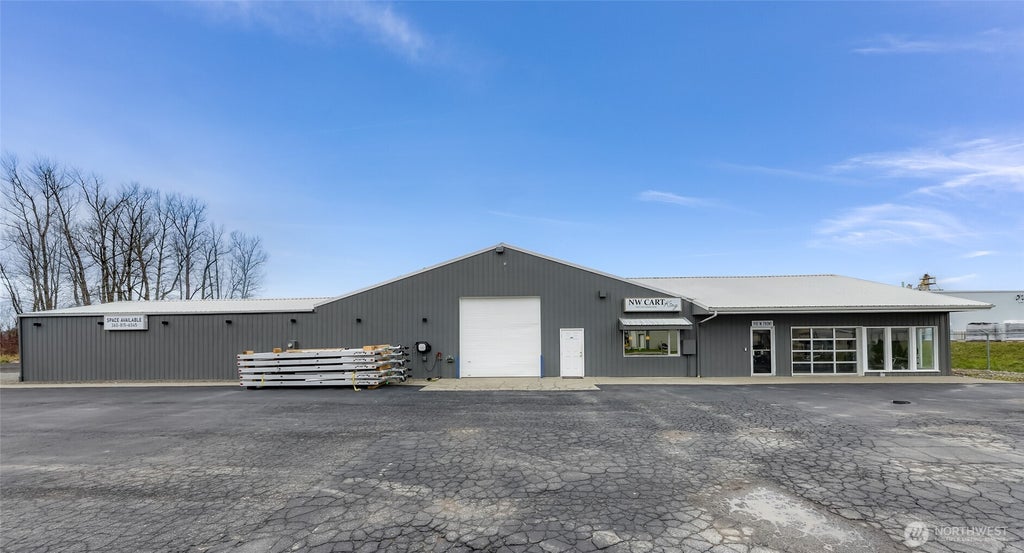 Photo of 910 W Front Street St, Sumas, WA 98295 (MLS # 2586097)