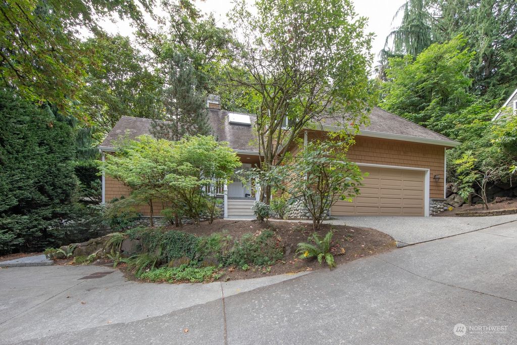 Photo of 4233 NE 92nd Street, Seattle, WA 98115 (MLS # 2274301)