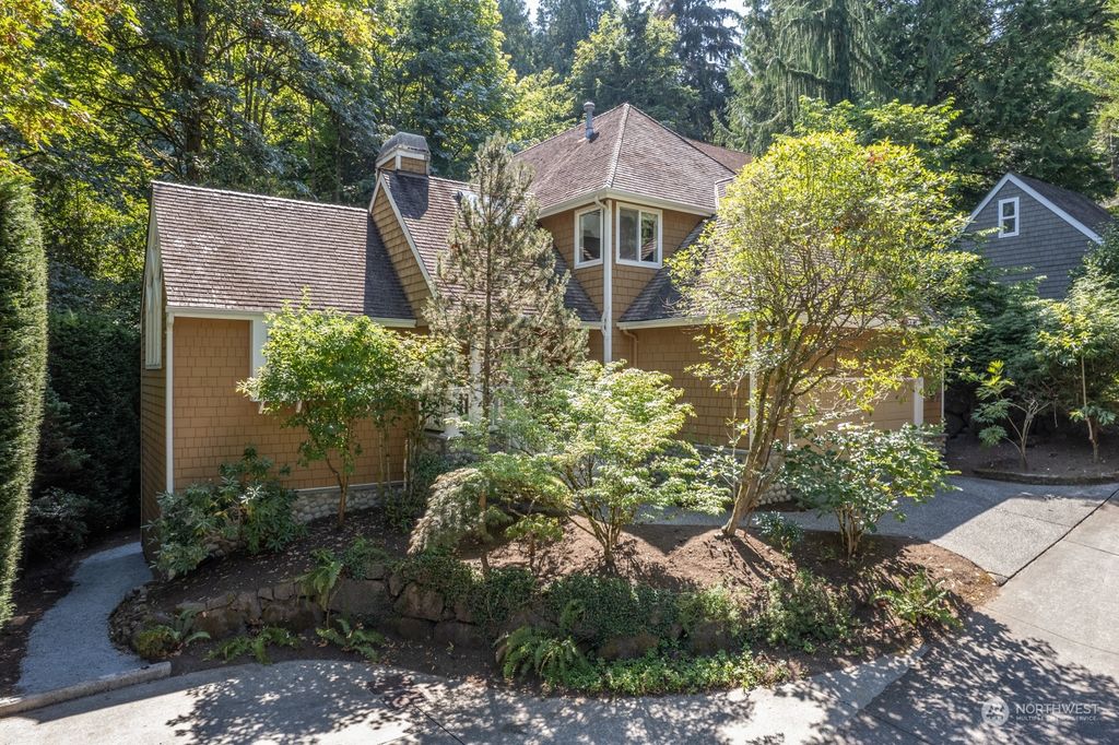 Photo of 4233 NE 92nd Street, Seattle, WA 98115 (MLS # 2274301)