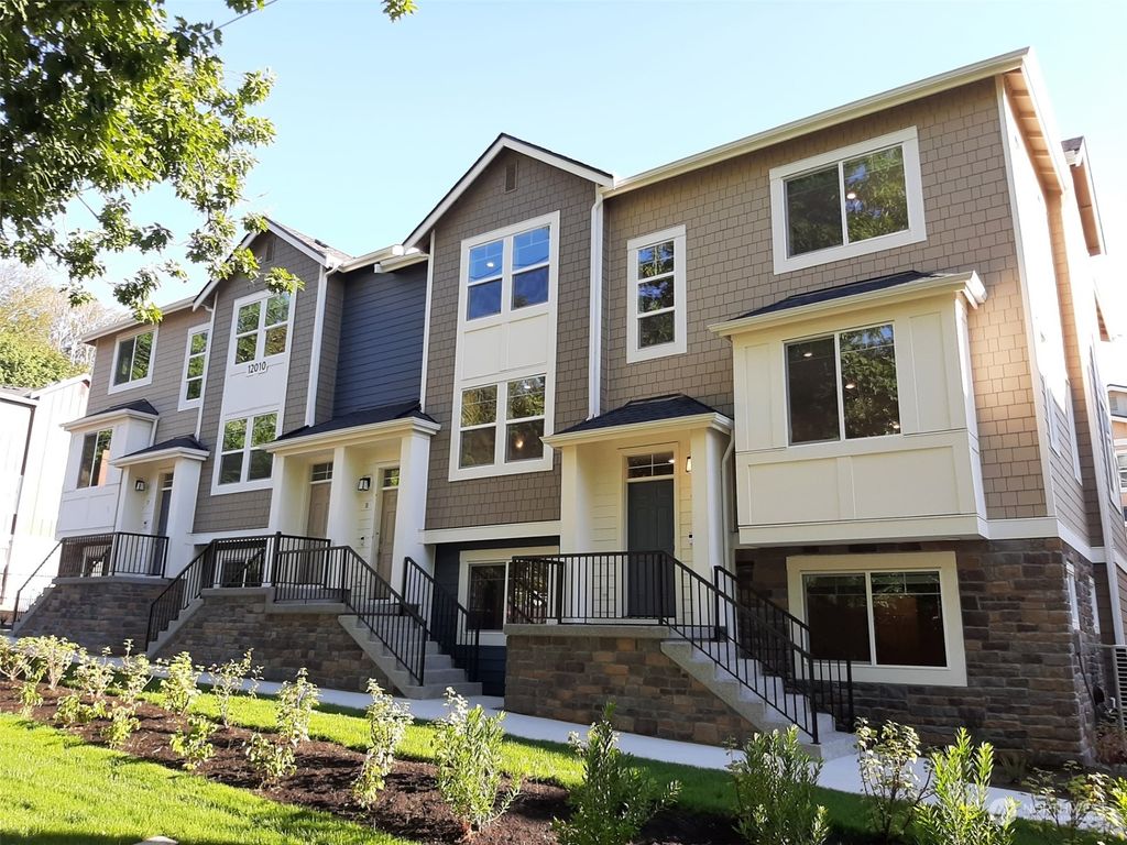 Photo of 12010 NE 194th Court #B, Bothell, WA 98011 (MLS # 2162487)