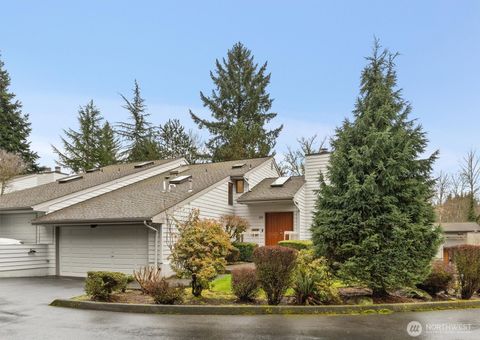 Photo of 10 143rd Avenue SE #4, Bellevue, WA 98007 (MLS # 2461181)