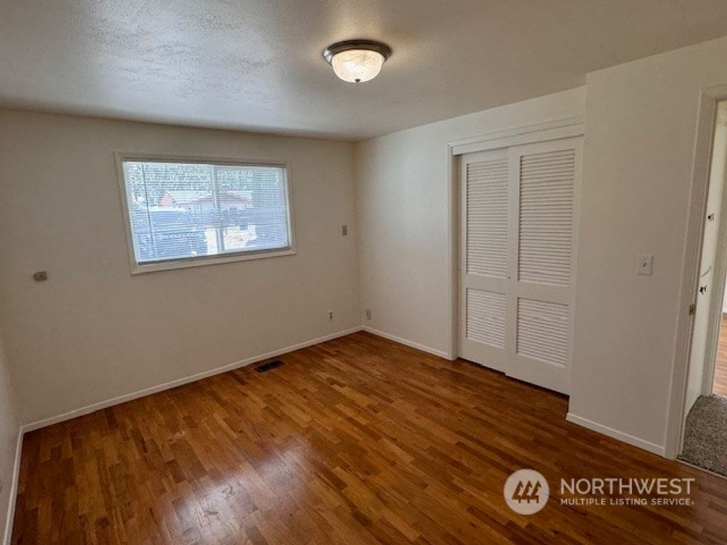 listing image 9361194685001467073
