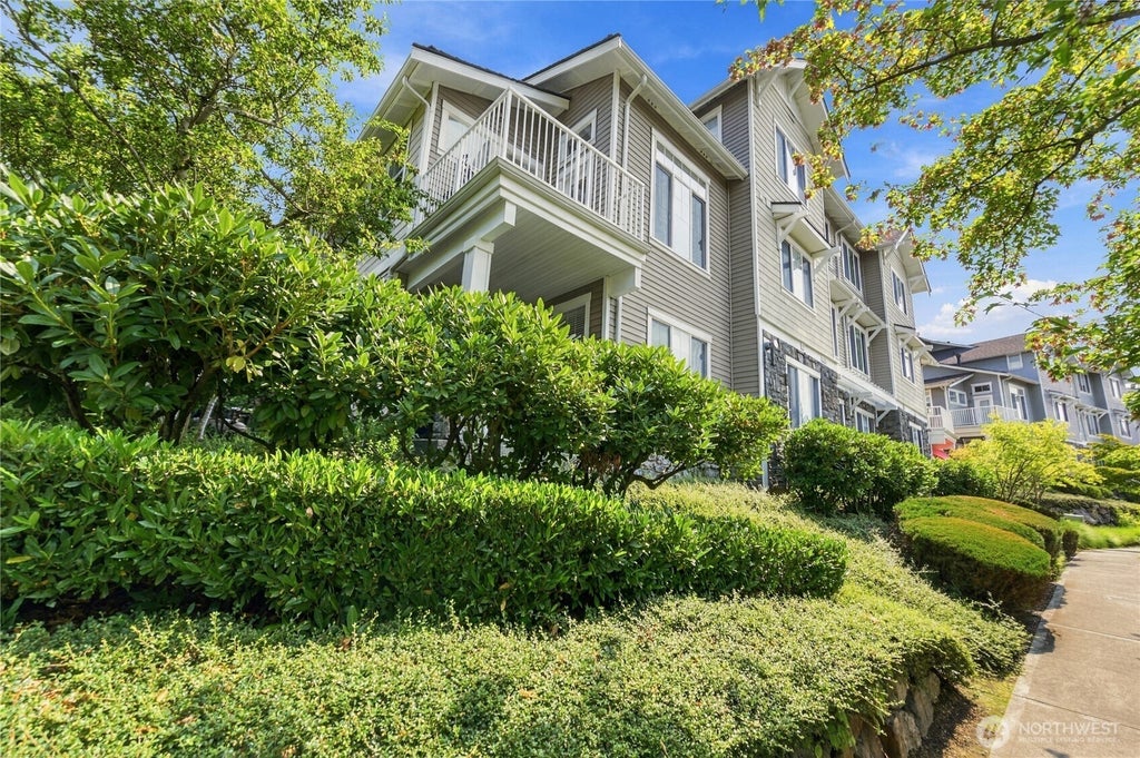 Photo of 1601 NE Katsura Street #101, Issaquah, WA 98029 (MLS # 2584957)