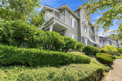 Photo of 1601 NE Katsura Street #101, Issaquah, WA 98029 (MLS # 2584957)