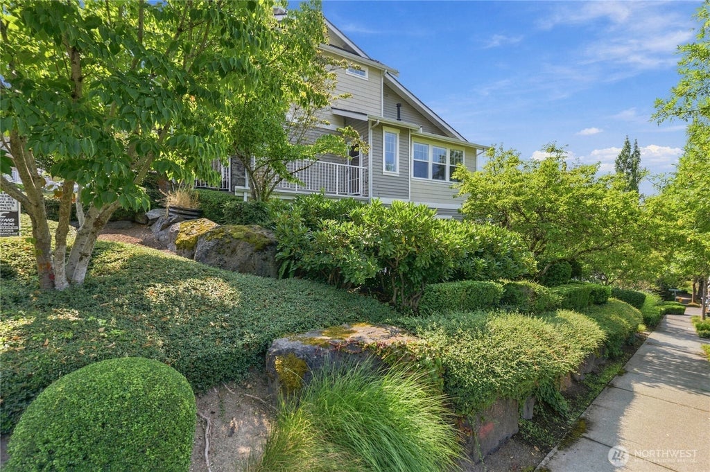 Photo of 1601 NE Katsura Street #101, Issaquah, WA 98029 (MLS # 2584957)