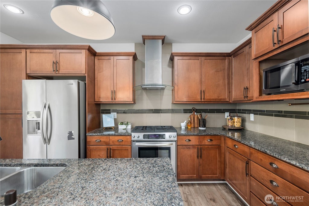 Photo of 1382 Chelssea Walk WALK NE, Issaquah, WA 98029 (MLS # 2562691)