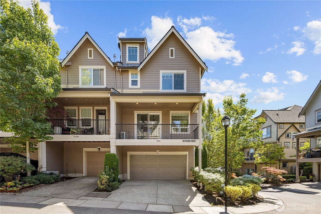 Photo of 1382 Chelssea Walk WALK NE, Issaquah, WA 98029 (MLS # 2562691)